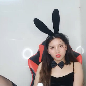 誘惑黑絲兔女郎,椅子上大張經典M腿露出肥美沐洱紫薇,嬌喘不停[MP4/233M]