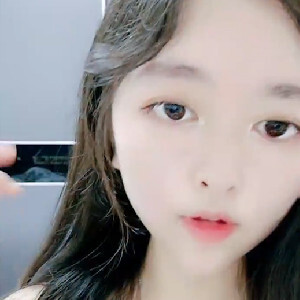 童顏甜美可愛OO後豐潤軟妹子,小茓粉嫩毫無雜質,奶頭也是粉的[MP4/513M]