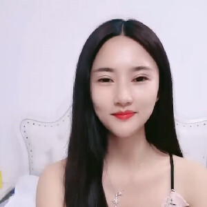 笑起來很甜氣質高挑妹子,性感女仆吊帶高跟誘惑,小茓毛毛濃密,自己寂寞扣B[MP4/1G]