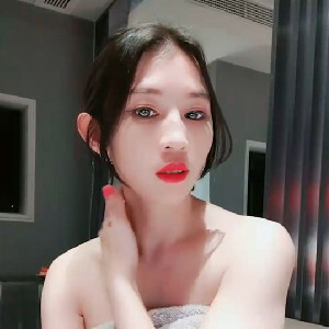 紅唇美少婦線下和光頭老鐵粉絲酒店啪啪,老哥欲火很大,連幹幾炮不休息[MP4/666M]