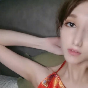 過年要喜慶,美少婦身穿紅色情趣肚兜大遲度果聊,沒男人幹的夜晚太寂寞了[MP4/383M]