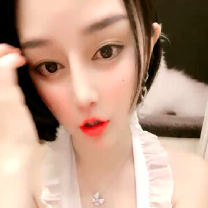 身材嬌小玲瓏豐臀短發少婦,性感網襪誘惑,翹著大屁股拿假J8抽插紫薇,雙洞齊開[MP4/756M]