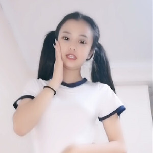 雙馬尾甜美OO後軟妹,壹副惹人憐惜的外表,人不大,內心卻挺臊[MP4/789M]