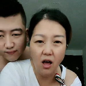 熟女戀母控小夥勾搭和自己老媽差不多年紀老阿姨當情人,停經了可無套人性艹[MP4/334M]