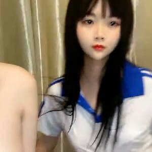 三個OO後小臊貨攜手下海,酥胸粉乳太嫩了,小白兔彈性十足[MP4/891M]