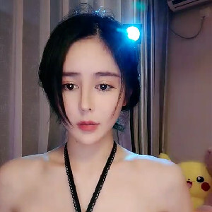 高顏值女神級美女,極品9分女,大長腿,小蠻腰,秀發飄飄,人家尤物[MP4/1G]