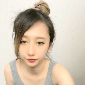 在日留學小哥帶清純校園女友應試專業AV團隊,初次在眾多攝像機前啪啪有絲羞澀[MP4/1G]