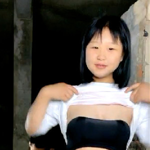 現在的OO後不得了,兩男兩女廢棄廠房打野戰,倆妹子都好嫩,童顏可愛清純[MP4/323M]