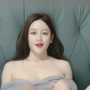 肥臀大眼睛御姐,人家水好多的,想要被后面插入艹,酥胸肉肉的[MP4/537M]