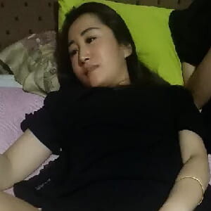 發工資有錢了,小巷子裏找了倆40多歲阿姨雙飛,熟透了,風韻猶存[MP4/469M]