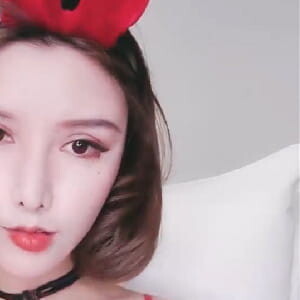 短發染發洋氣兔女郎,絲襪女足黝黑,雙指夾肥B,揉來揉去十分柔軟[MP4/802M]