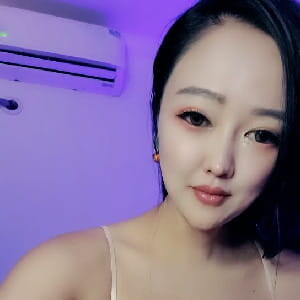 老牌網紅禦姐再度下海,絲襪美足,臊勁不減當年,粗長大黑牛直插到底[MP4/381M]