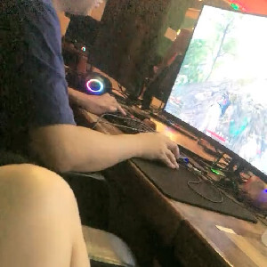 社会小太妹网吧深夜撩臊通宵小哥,勾进卫生间啪啪,站著艹不尽兴,出去开房专心干[MP4/1G]