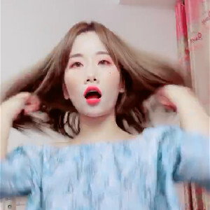 極品黑絲小臊貨褕褕給男同事吃催情藥,自稱是娛樂住播,故意換衣服讓男的看[MP4/439M]