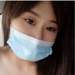 中年夫妻倆的小母狗,調教的真乖,舔完大哥J8,還有乖乖舔大姐的肥B,真聽話[MP4/216M]