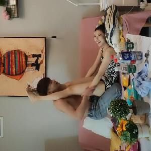 好兄弟一起约,搞了个女神级美女,无底线乱聊,被舔多了下面就黑了[MP4/650M]