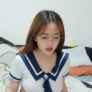 極品馬尾辮文靜斯文眼鏡娘,有點微胖,肉肉的十分可愛,和男友居家啪啪[MP4/797M]