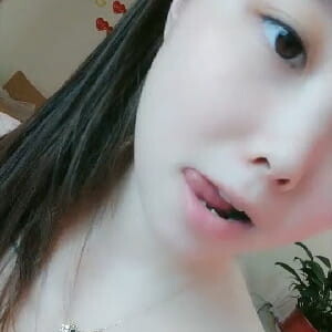 娃娃臉嬰兒肥可愛軟妹子,身體肉肉的,小茓毛不多,自稱還是處女,不要太膚淺[MP4/450M]