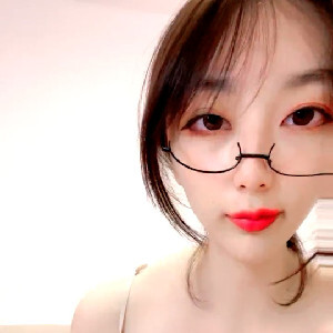 豐臀美乳紅唇禦姐眼鏡娘,撩開睡衣,小茓張牙舞爪露出來,看起來戰鬥力很猛[MP4/787M]