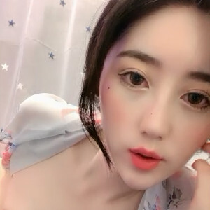 顏值不錯高冷女神,小茓無毛幹幹凈凈的,兩片蝴蝶唇探出洞口好是誘人[MP4/636M]