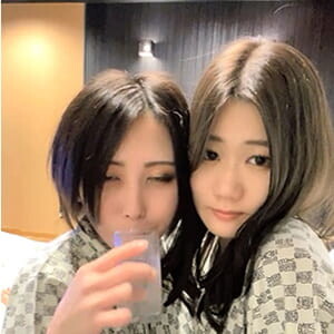 罕見真實女同拉拉之愛,短發氣質女T戴上假J8爆艹女友,看看女女怎麽啪[MP4/881M]