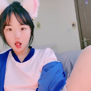 年紀不大,可愛甜美童顏OO後小胖妞,慢慢撩起校服秀美鮑,好嫩好嫩[MP4/1G]