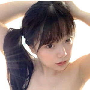 長相清純甜美可愛OO後娃娃臉妹妹,JK制服誘惑,身體肉肉的,摸起來壹定舒服[MP4/429M]