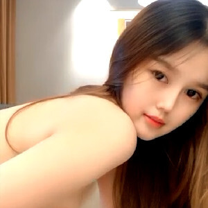 清純甜美嫩妹大姨媽還沒走堅持開秀,挺敬業,翹著屁股掰茓看看姨媽血[MP4/1G]