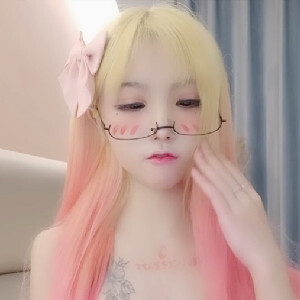 年紀不大宛如漫畫裏走出來的OO後日系風甜美軟妹第二場,鄰居少女感拉滿[MP4/1G]