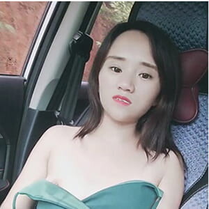 開車帶黑絲小少婦玩弄小臊B,副駕駛上快速揉搓肥沐洱,不斷摳挖[MP4/670M]