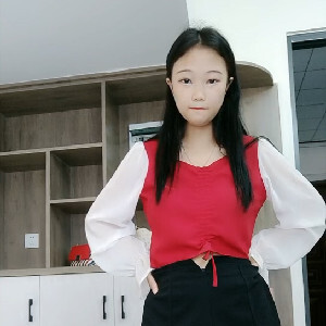 青春活潑美少女,夏天要來了,換上各種新裙子和狼友分享,小茓壹線天好潤啊[MP4/1G]