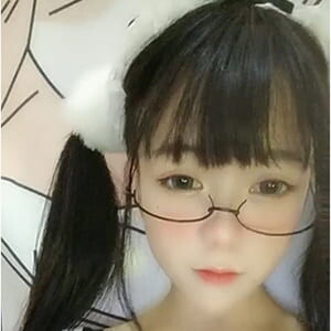 推特網紅少女下海了,童顏眼鏡反差婊,清純又可愛,小茓如蜜壹樣甜[MP4/1G]