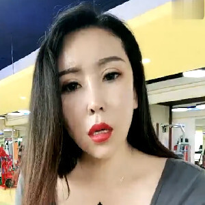 愛健身的輕熟女禦姐,插著跳蛋健身房跑步機上競走,受不了進更衣室大展臊茓[MP4/272M]