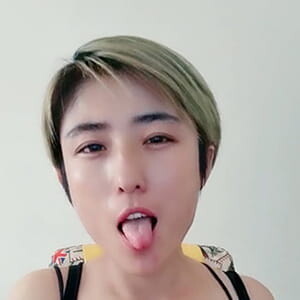 短發氣質姐姐,老公大屌又黑又長又粗,戰鬥力十足,搞得少婦連連叫停[MP4/1G]