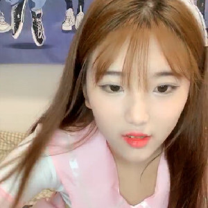 年紀不大O2年甜美可人小妹妹JK制服下海,小茓無毛,挺有底線,不帶套不讓射裏面[MP4/1G]