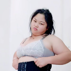 小賓館開房玩弄豐滿坦克熟女,肥滿大B真無敵,整個拳頭插進去抽插[MP4/1G]