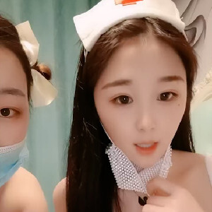 大眼睛OO後姐妹花,雖然帶著口罩,看起來也很甜,小茓毛毛長得稀疏,好嫩好幹凈[MP4/1G]