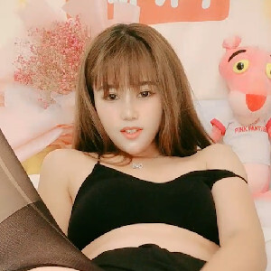 顏值不錯染黃發小妞開檔黑絲誘惑,透明按摩棒抽插小茓,水沿著屁股向下流[MP4/363M]