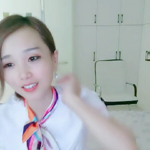 性欲很強美女教師訴說曾經勾引男學生往事,專挑個頭高的,因為壹般下面會很大[MP4/475M]