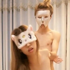 青春無限好,年輕OO後小情侶酒店啪啪,妹子就壹個字嫩啊,壹臉稚嫩[MP4/1G]