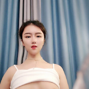 居家爆艹甜美高顏值女友,壓在身下被幹得奶子不斷晃動[MP4/637M]