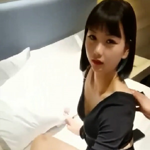 星級酒店啪啪氣質短發OO後甜美小女友,年紀不大被調教的卻很臊[MP4/506M]