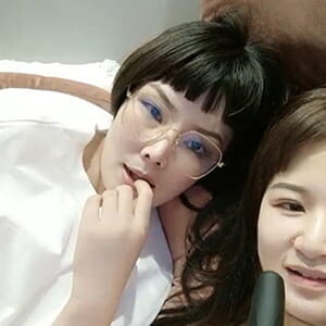 熟女的誘惑,兩個極品熟女勾搭姐夫啪啪,靈活舌頭舔的臊婦爽上天[MP4/334M]