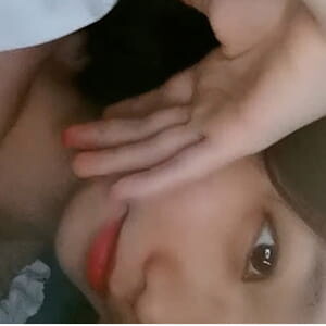 當代大學生人間真實,宿舍偷開值班,舍友都不知道,窗簾後偷偷紫薇[MP4/453M]