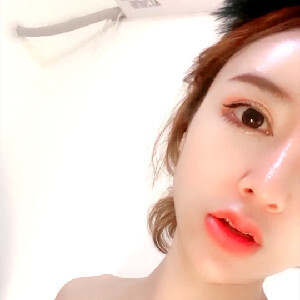 花枝招展,婀娜多姿網紅臉小姐姐,性感紅唇,小茓毛毛剃得很幹凈[MP4/606M]