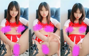 籃球寶貝制服大眼萌妹,年紀不大,身材嬌小,自己扣弄,啊裏面好熱啊[MP4/297M]