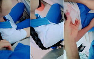 大伯不在家,花言巧語軟硬兼施忽悠正寫作業堂妹,脫下褲子看B,好嫩的饅頭茓[MP4/573M]