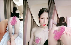 高顏值翹臀小姐姐,小茓十分緊致,翹著屁股後入的極品尤物[MP4/198M]