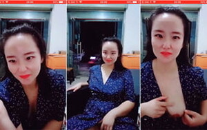 生意不好做,小飯店老板娘也要下海賣肉,店裏大膽紫薇,時不時要招呼外賣小哥取外賣[MP4/559M]