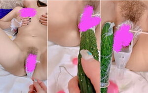 熟女閨蜜姐妹玩得真嗨,插入擴蔭器茓洞大開再塞入跳蛋,子宮口看的清清楚楚[MP4/628M]